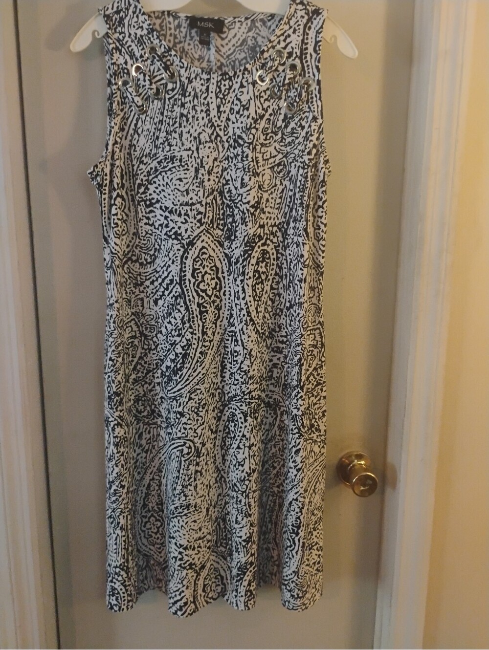 MSK Black & White Paisley Sleeveless Dress Size Small Metal Ring Shoulder Accent